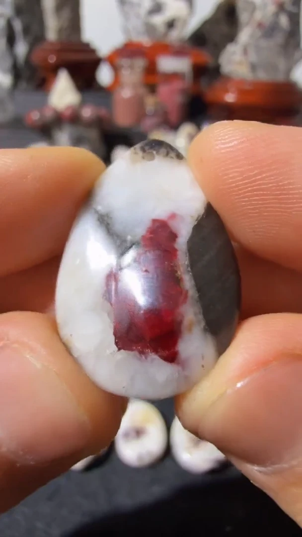 天然辰砂天然辰砂天然朱砂大晶砂随行吊坠