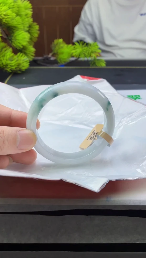 翡翠手镯未镶嵌纯天然A货翡翠手镯