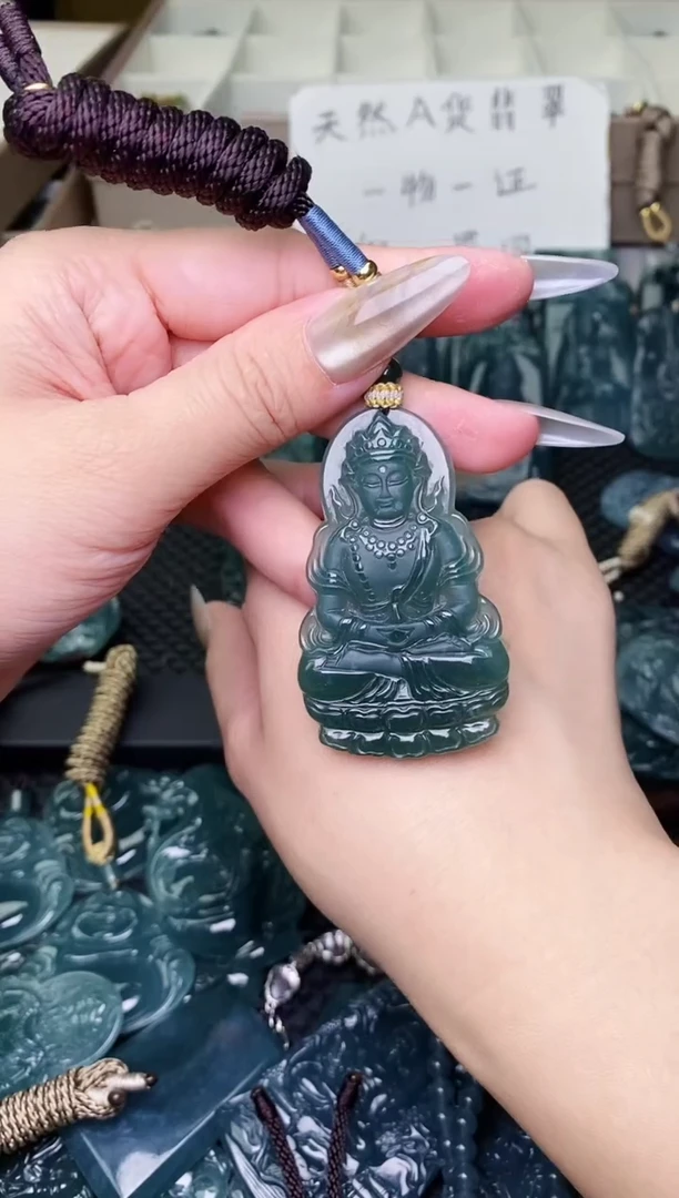颈饰未镶嵌翡翠