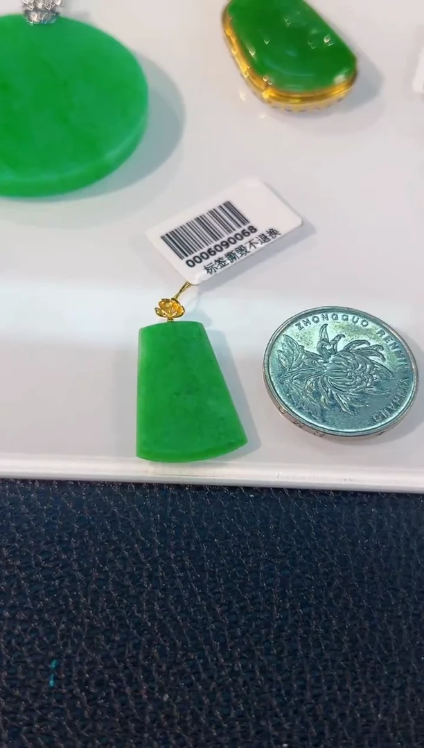 颈饰18K金镶嵌翡翠 缅料A货/支持复检/一件