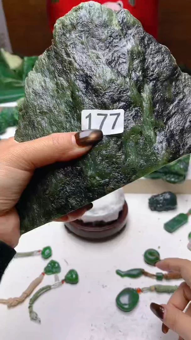 未镶嵌和田玉摆件1