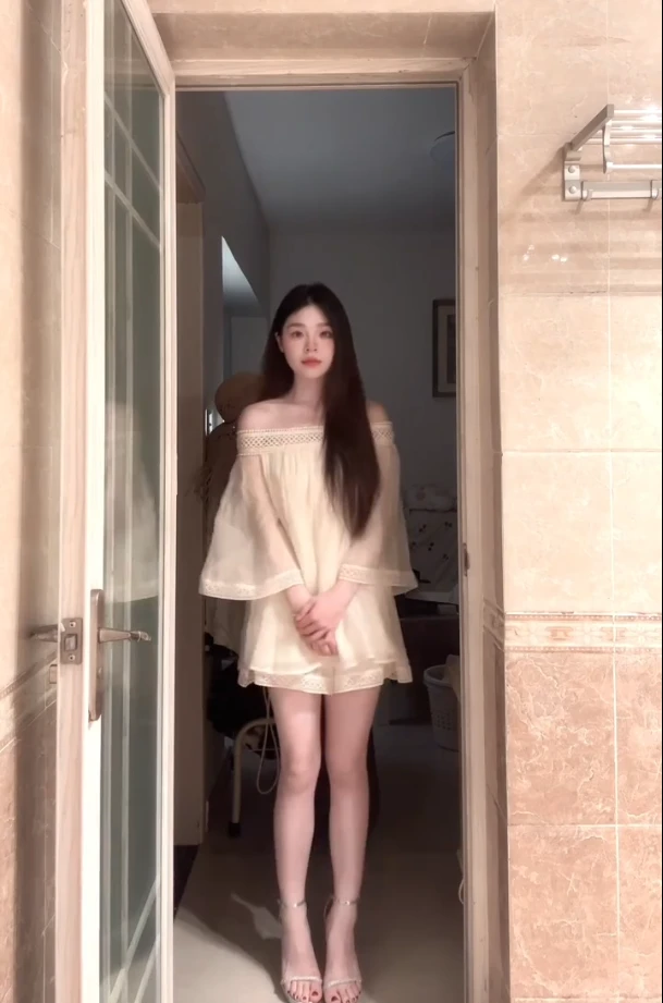 夏季新款白色一字肩抹胸上衣+白色百搭显瘦半身裙女温柔甜美穿搭