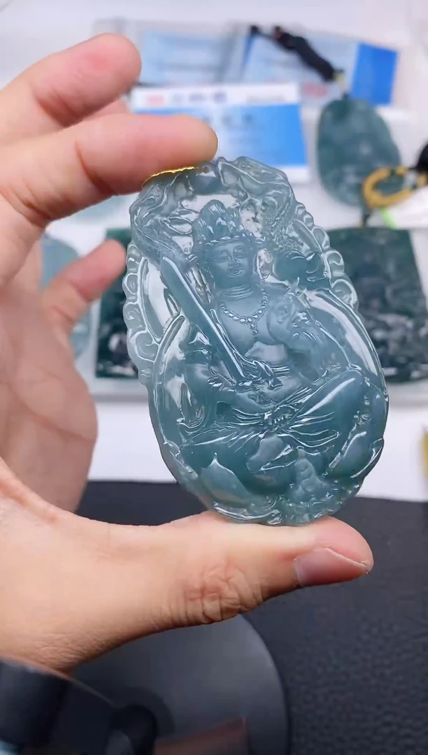 颈饰未镶嵌翡翠