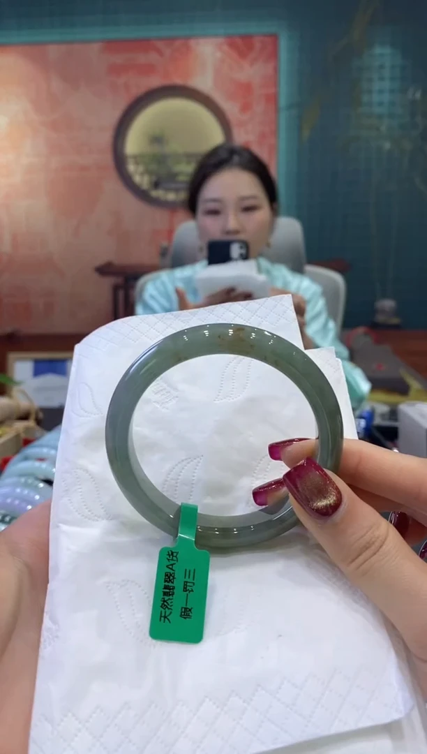 【闪购商品】翡翠手镯未镶嵌多人00245