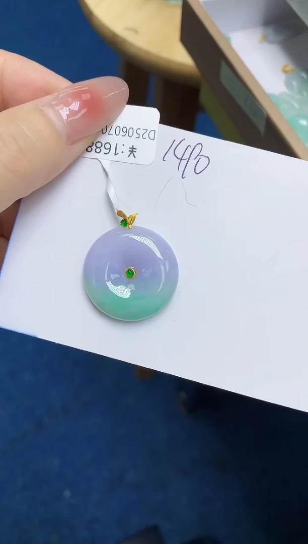 翡翠18K金镶嵌颈饰 天然缅甸翡翠A货