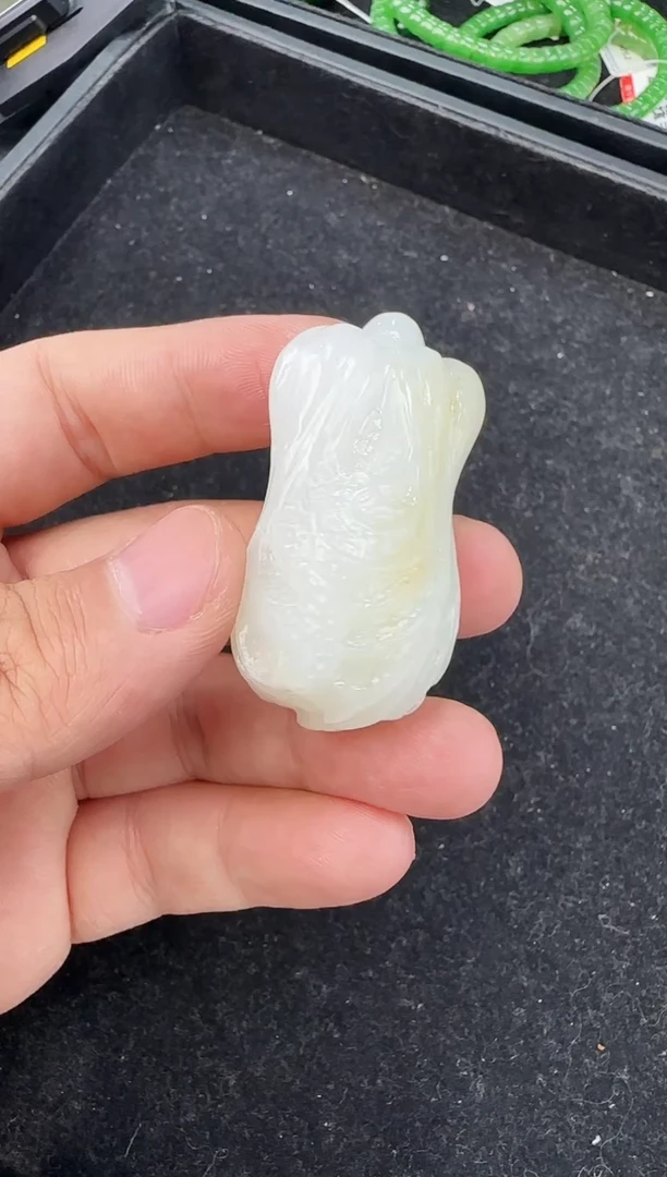 颈饰未镶嵌和田玉白菜