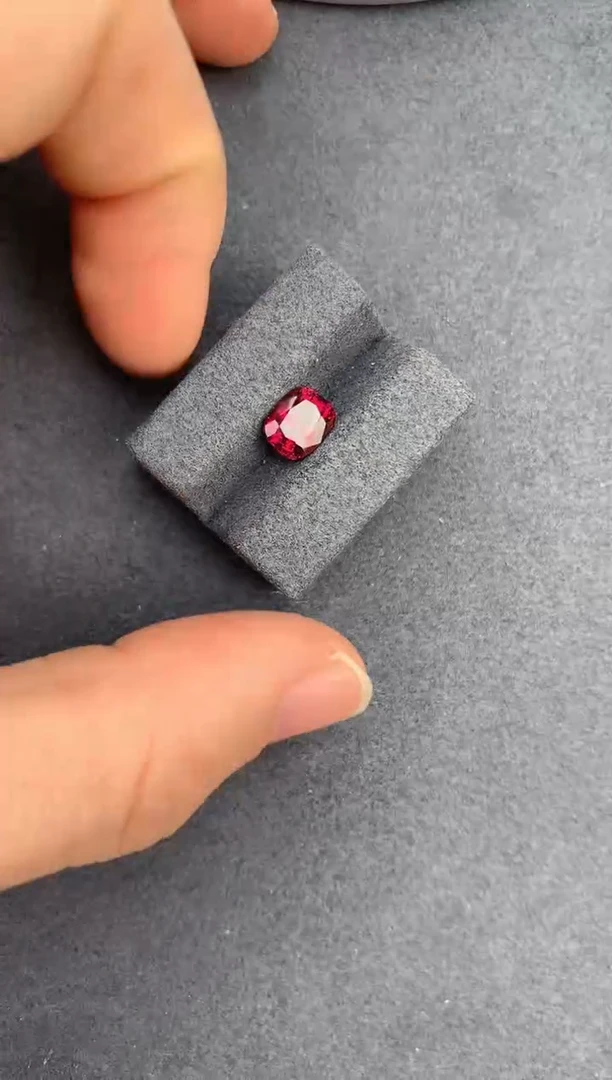 【闪购商品】石榴石裸石未镶嵌2ct镁铝榴石
