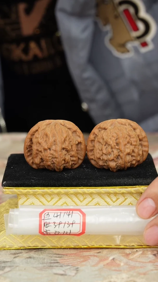 【闪购商品】文玩核桃把件白狮子