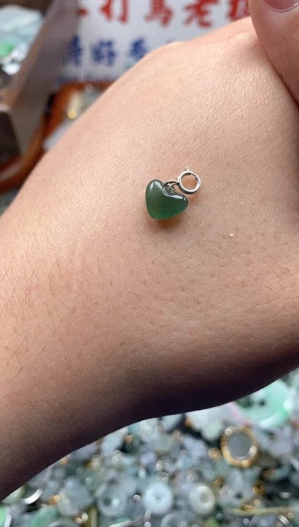 【闪购商品】翡翠颈饰未镶嵌哥哥