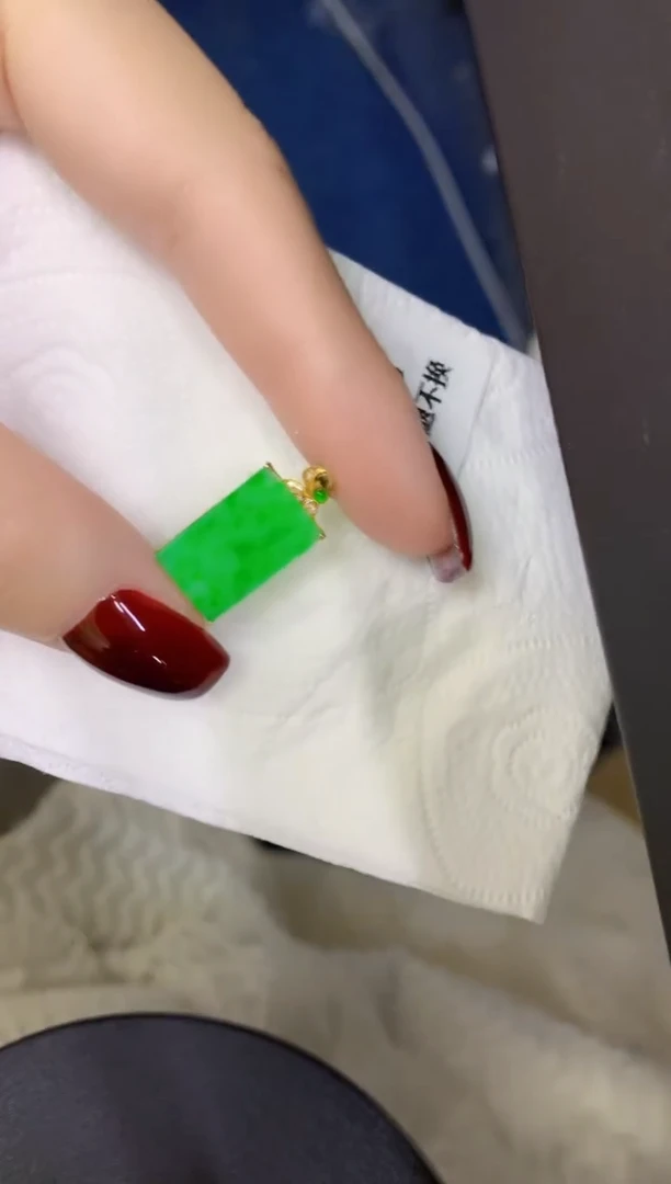 颈饰18K金镶嵌翡翠缅甸天然翡翠A货