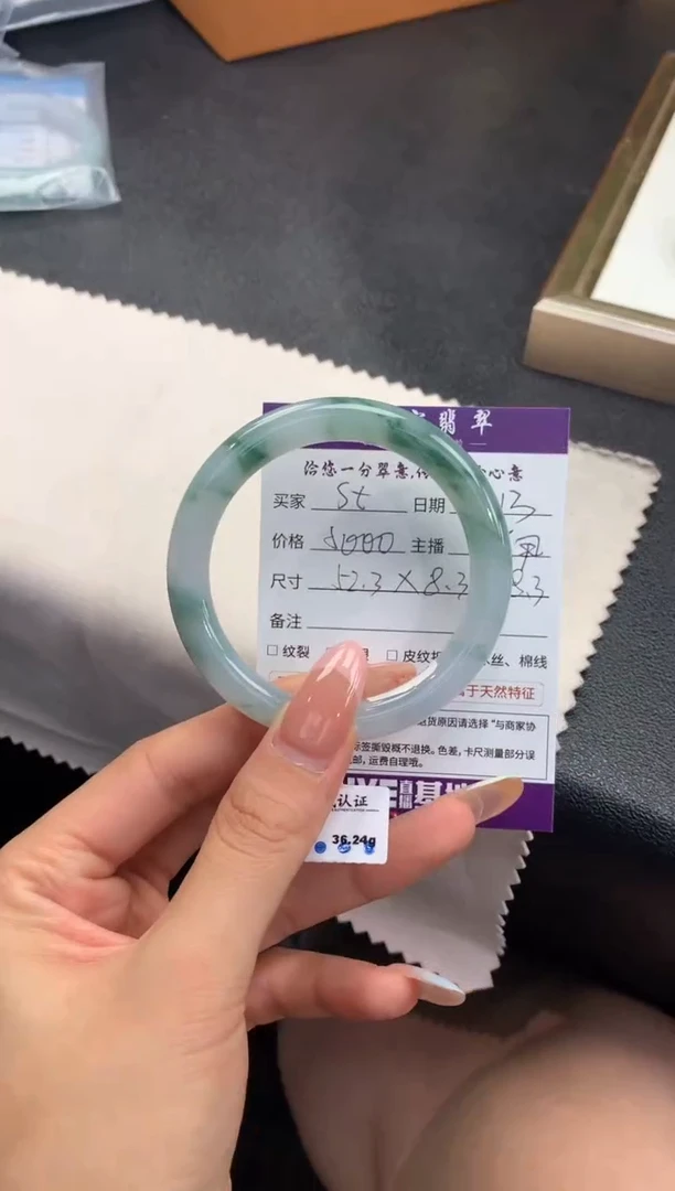 翡翠手镯未镶嵌