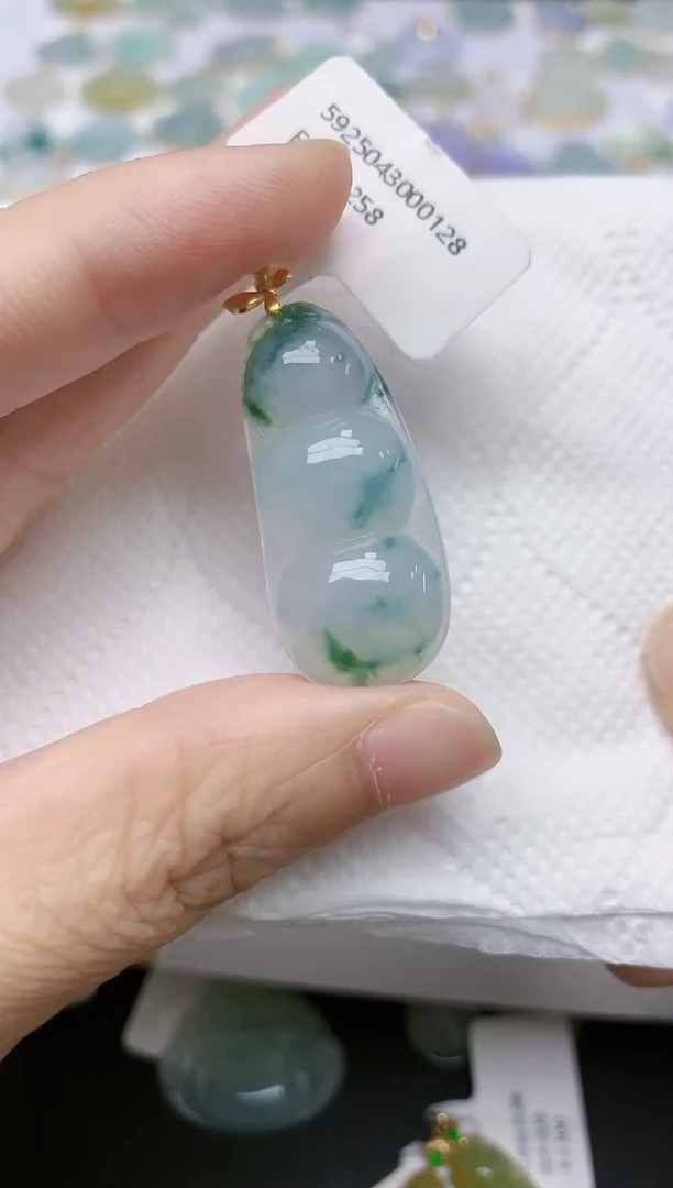 翡翠18K金镶嵌颈饰天然缅甸A货翡翠