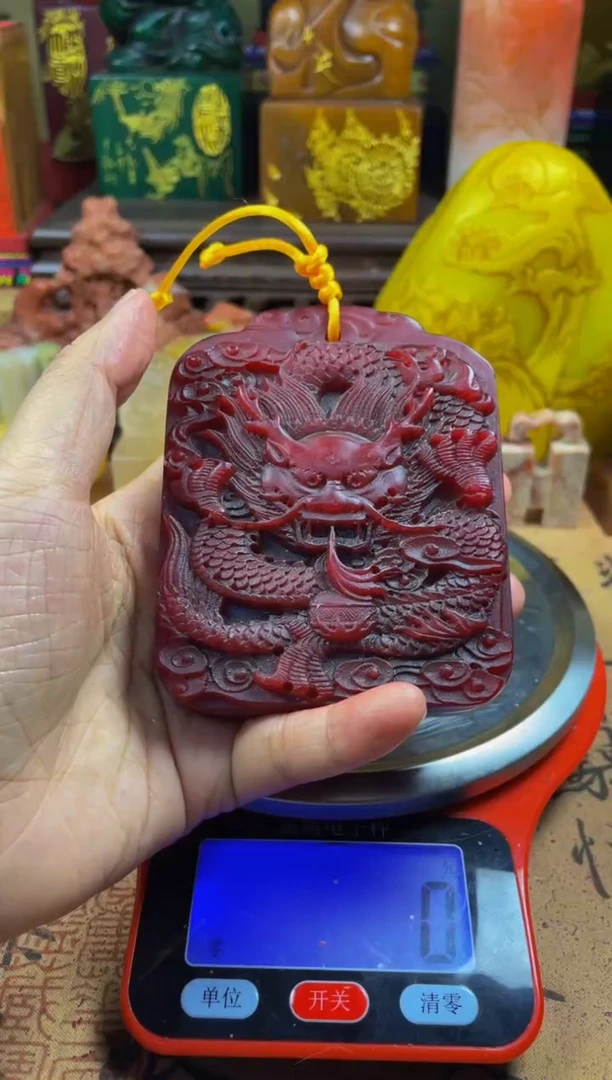 寿山石印石牛血红大龙牌