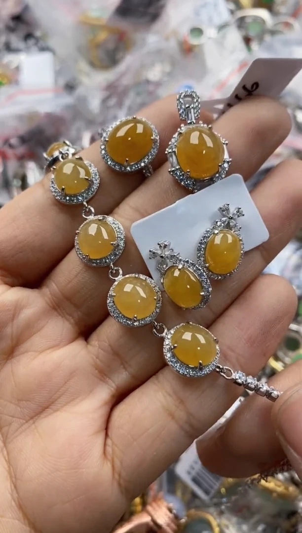 银S925镶嵌戒指翡翠666               8