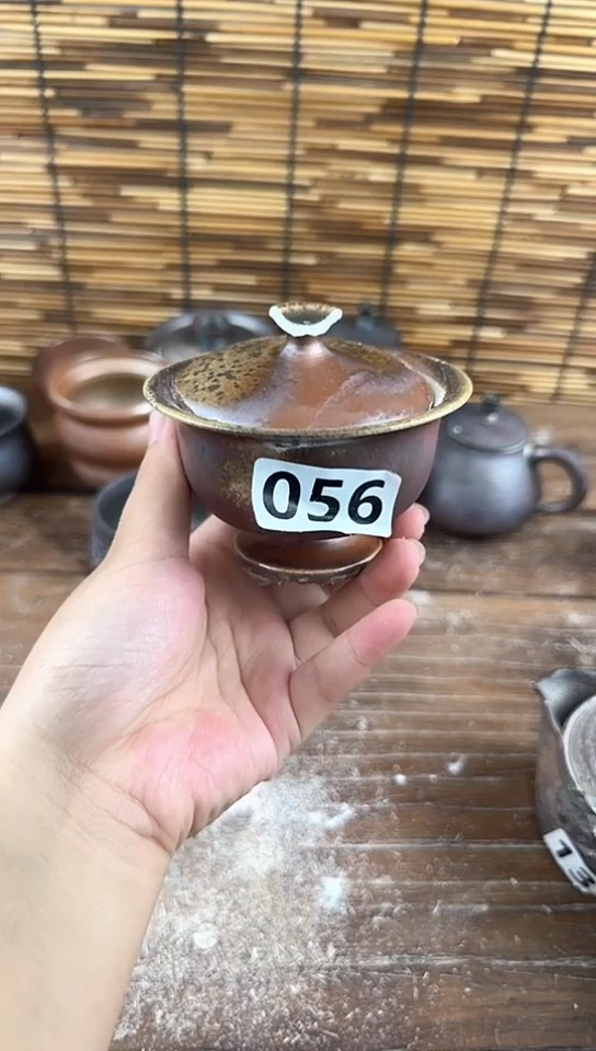 盖子有磕碰的介意勿拍056
