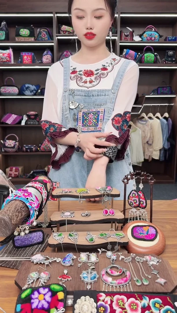 织绣A27蒙阿苏苗绣传承旗舰店