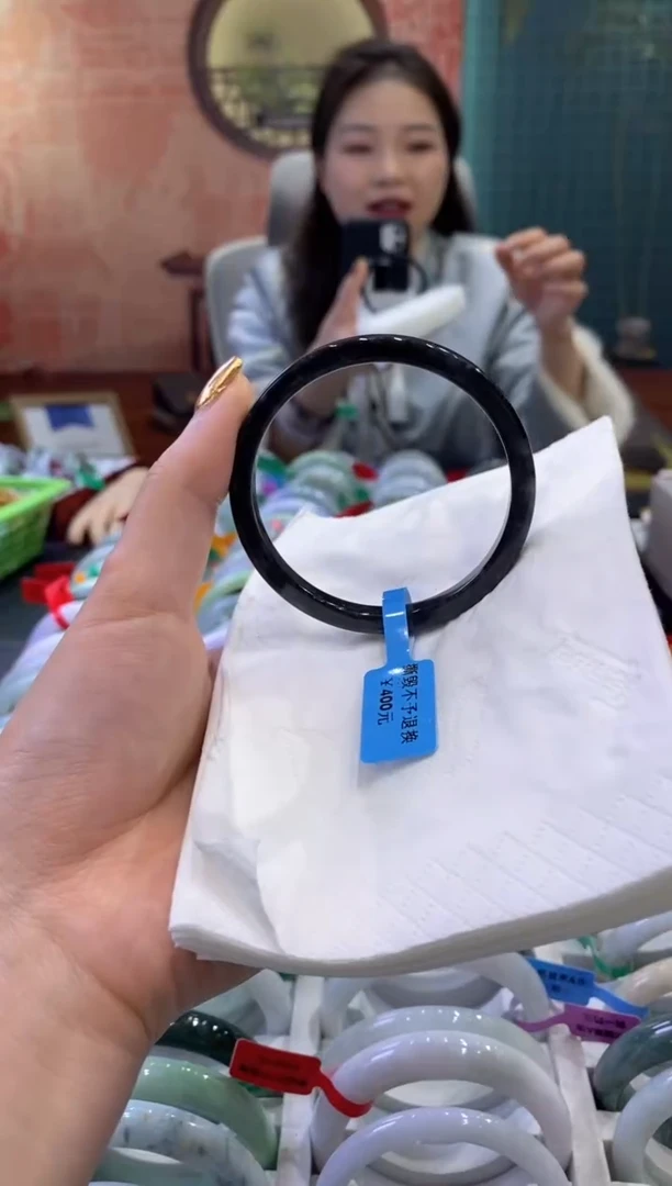 【闪购商品】翡翠手镯未镶嵌多人05023