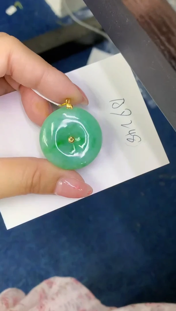 翡翠18K金镶嵌颈饰缅甸天然翡翠A货