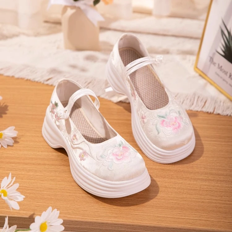 新中式鞋子女新款厚底增高配马面裙国风单鞋浅口一字带古装汉服鞋