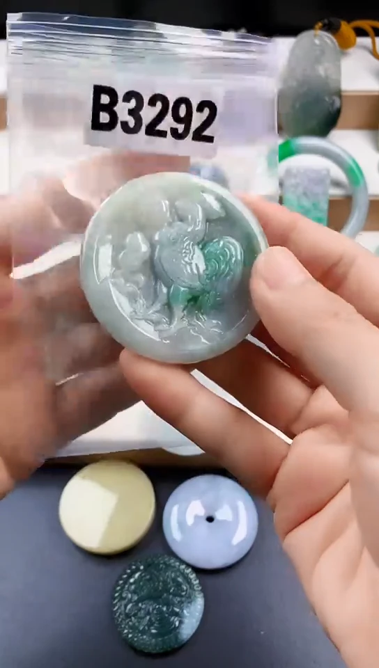 颈饰未镶嵌翡翠天然翡翠吊坠挂件