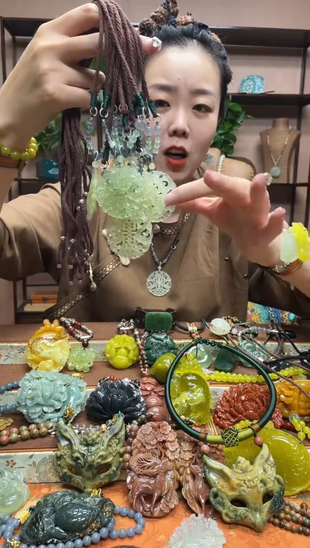 未镶嵌岫玉吊坠多样性发货发其中之一