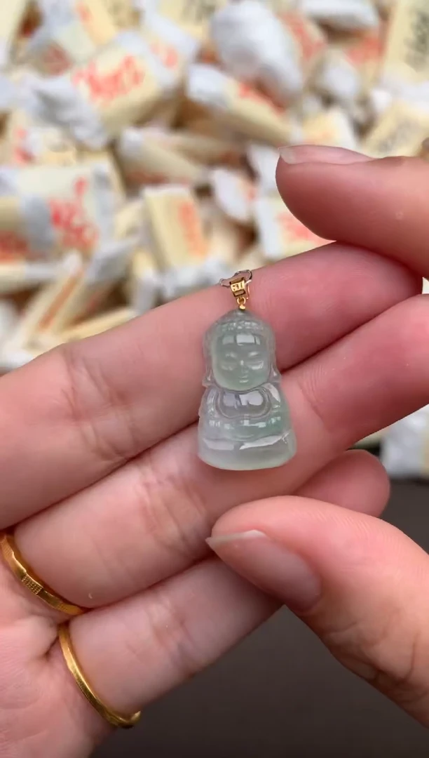 翡翠挂件18K金镶嵌 —
