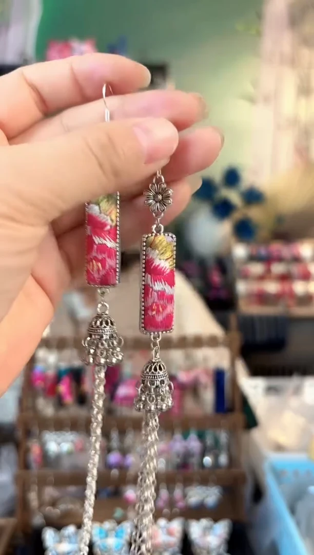 彩云南阁非遗老绣饰品609*