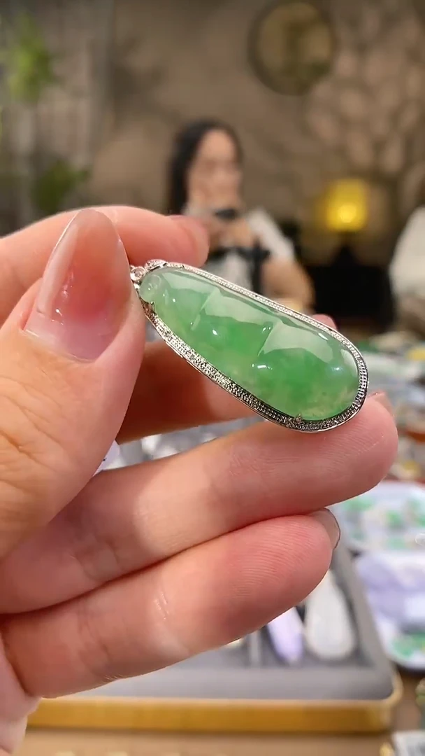 吊坠(不含链)18K金镶嵌翡翠豆子