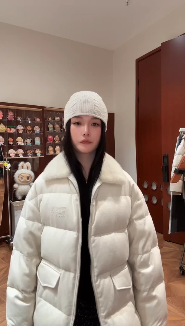 Z白色外套s码明天发货