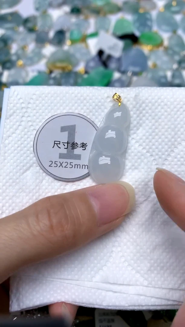 颈饰18K金镶嵌翡翠天然A货翡翠