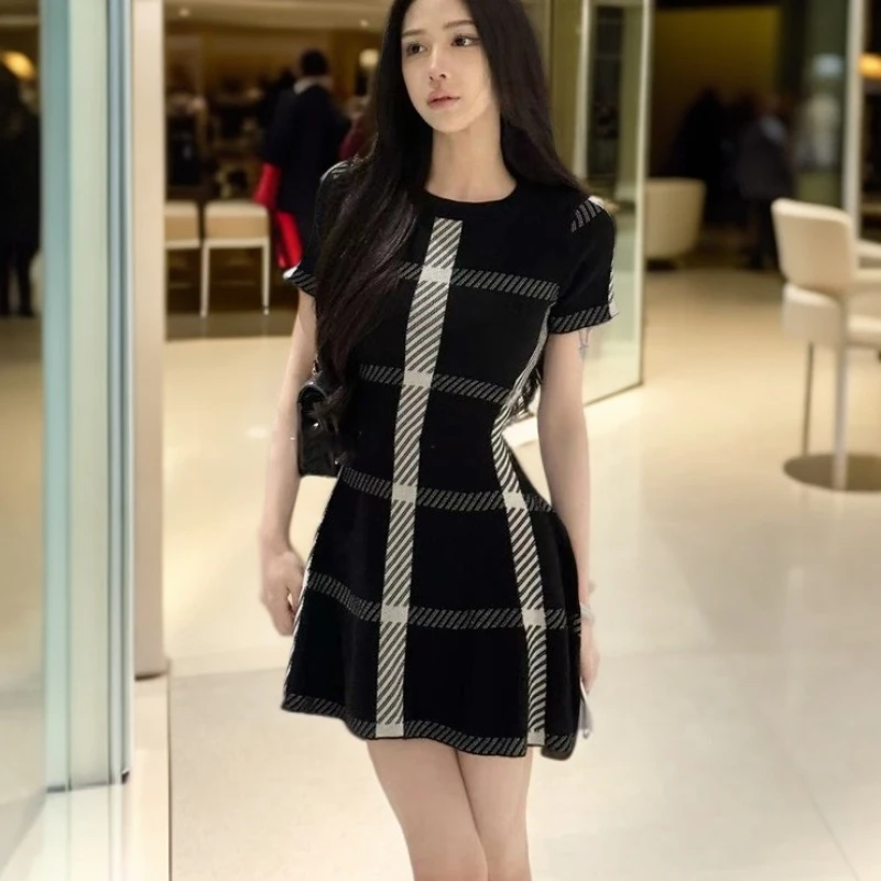 法式复古赫本风针织连衣裙女夏季新款时尚收腰显瘦气质名媛裙子