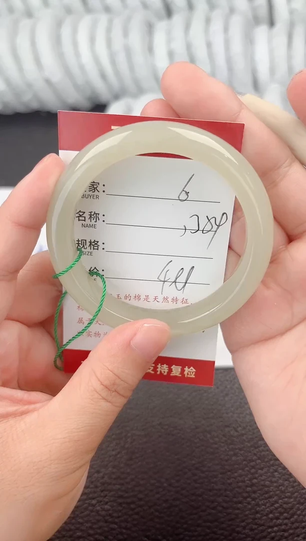 和田玉手镯未镶嵌和田玉手镯微色差06