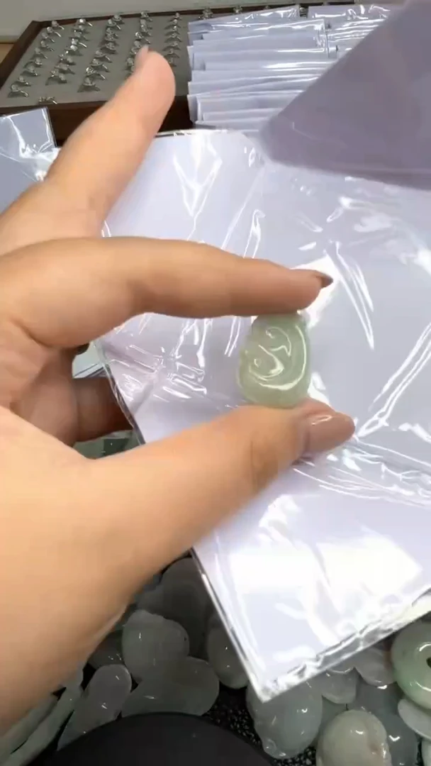 翡翠未镶嵌吊坠(不含链)50