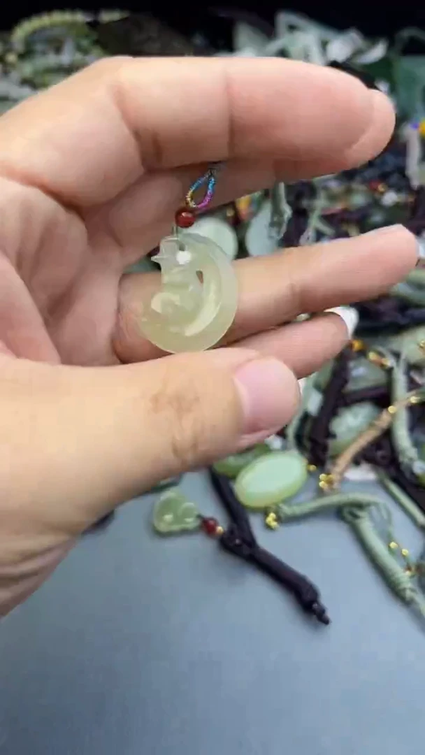 和田玉未镶嵌颈饰多样性发货   拍一发一