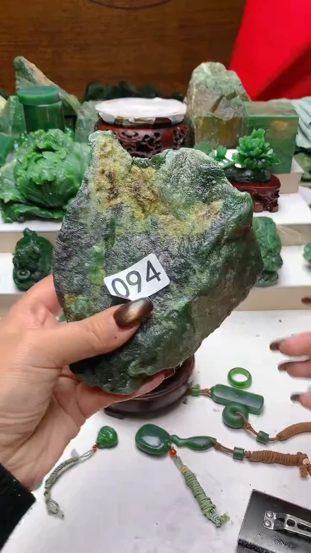 未镶嵌和田玉摆件1