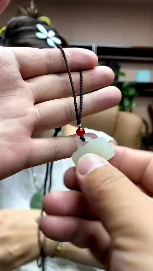 岫玉未镶嵌吊坠·