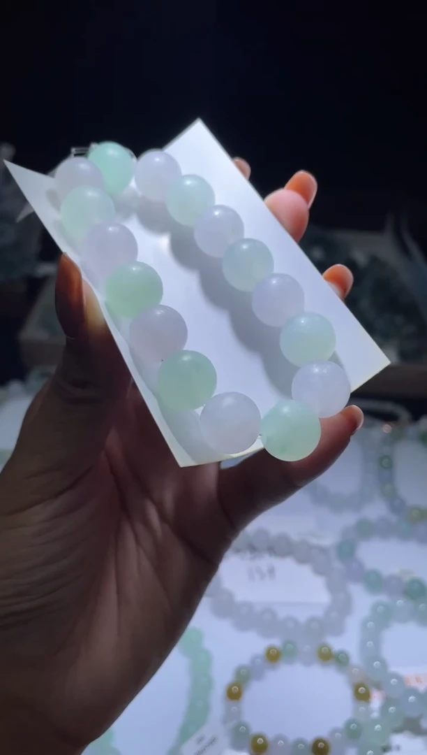 定制翡翠未镶嵌翡翠手串