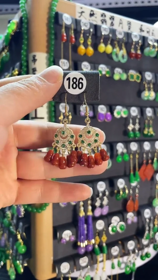 【闪购商品】翡翠耳饰银S925镶嵌186...