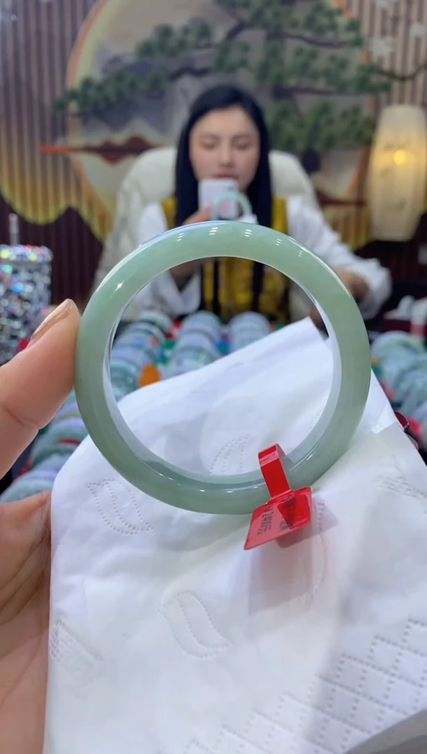【闪购商品】翡翠手镯未镶嵌多人00446