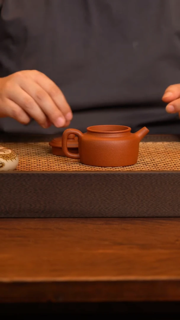 茶壶紫砂红黄泥德中