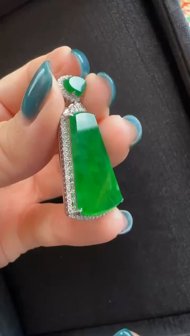 【闪购商品】翡翠颈饰18K金镶嵌86无事牌