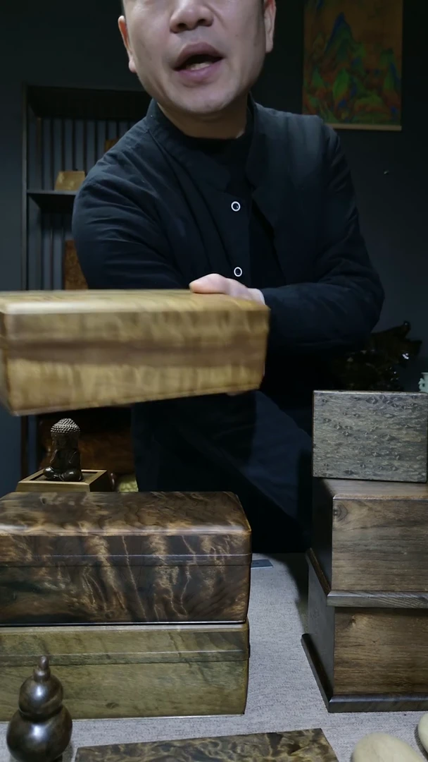 金丝楠r***y金丝楠木文房手捧盒