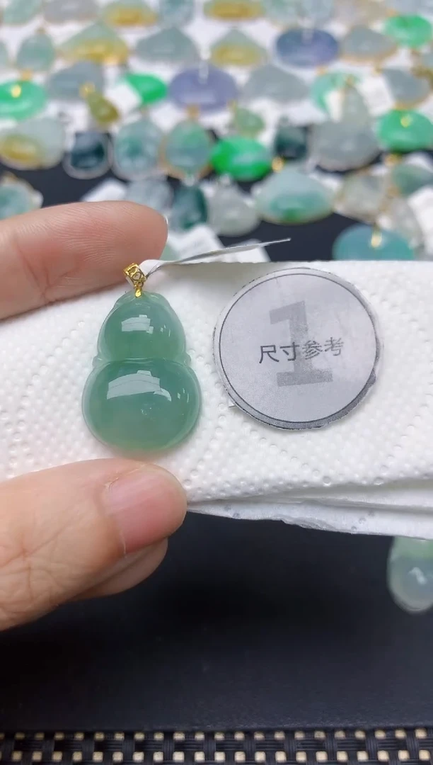 翡翠18K金镶嵌颈饰天然缅甸A货翡翠