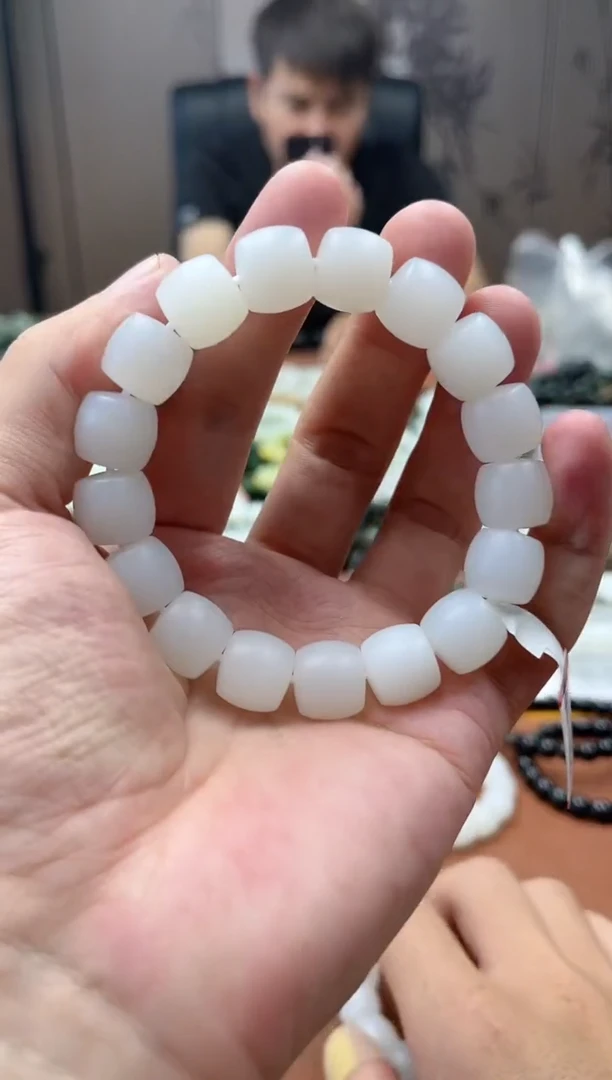 和田玉未镶嵌手链新疆黑山白13直切