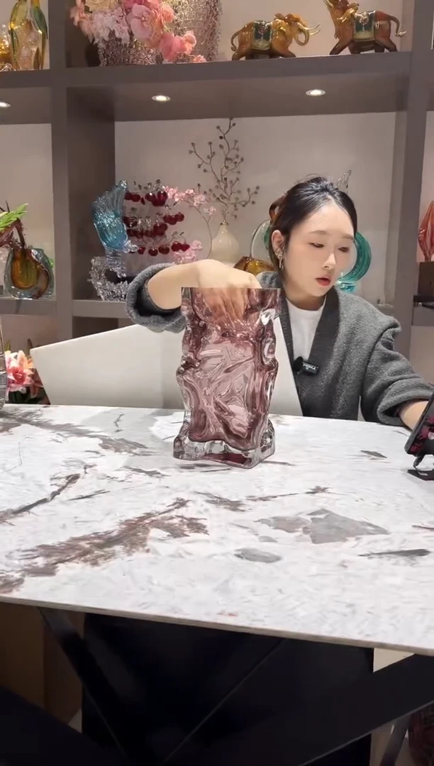 设计师款紫色花瓶