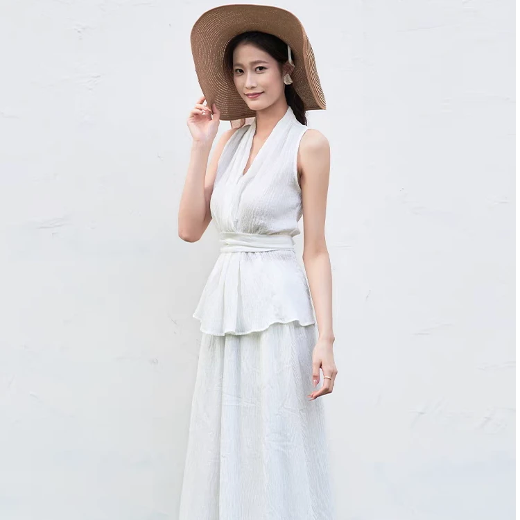 MOVE BY 肌理感挂脖无袖上衣A字裙法式轻熟气质女夏外穿C8068