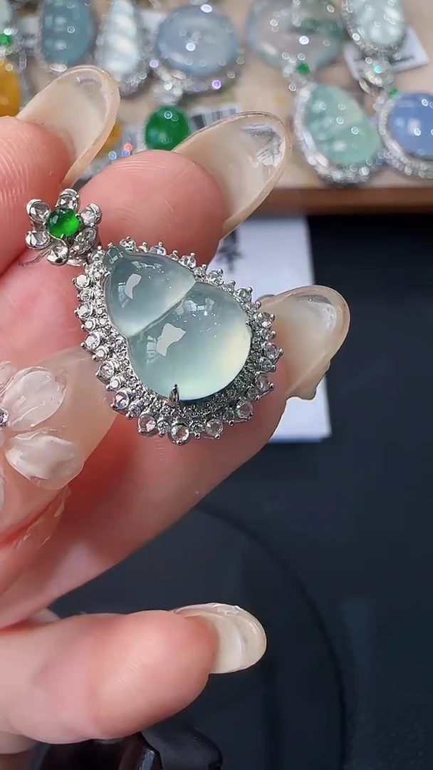 吊坠(不含链)18K金镶嵌翡翠38