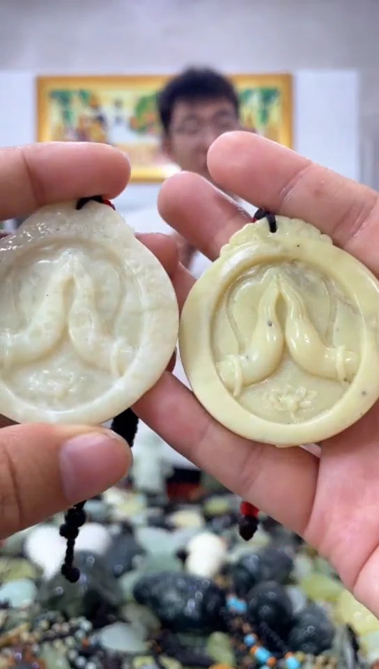 未镶嵌岫玉挂件多样性发货发其中一件