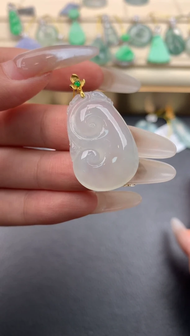 翡翠18K金镶嵌颈饰Q75