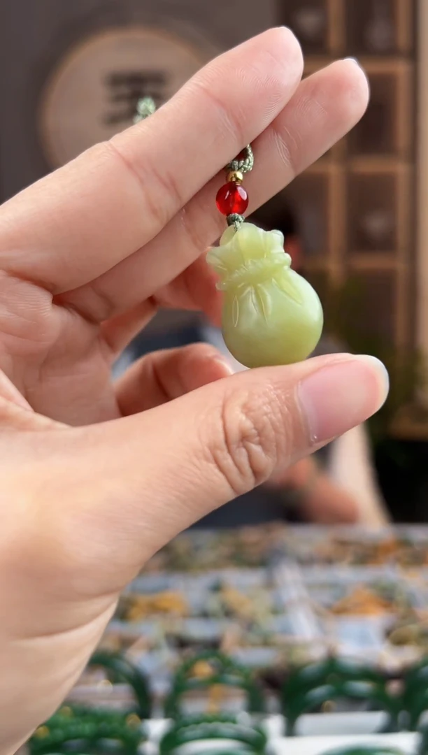 颈饰未镶嵌和田玉拍一发一，拍一发一